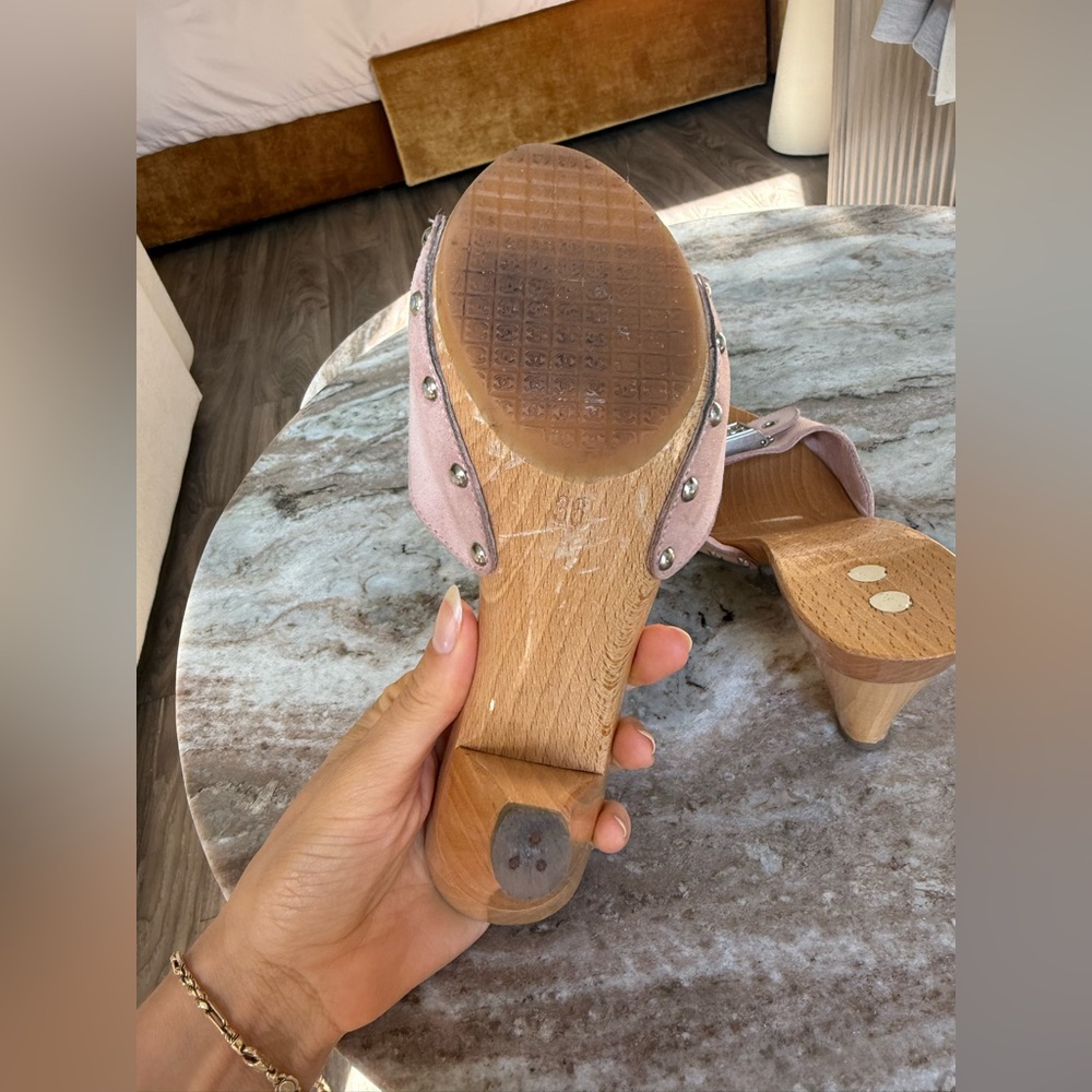 Chanel Cruise 2005 vintage mules pink suede with Chanel logo buckle wooden 6 - Picture 10 of 15